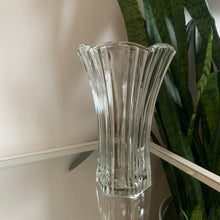 Load image into Gallery viewer, Vintage Anchor Hocking Glass Vase
