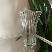Load image into Gallery viewer, Vintage Anchor Hocking Glass Vase
