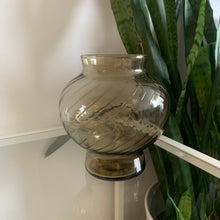 Load image into Gallery viewer, Vintage FTDA 1981 Swirl Glass Vase
